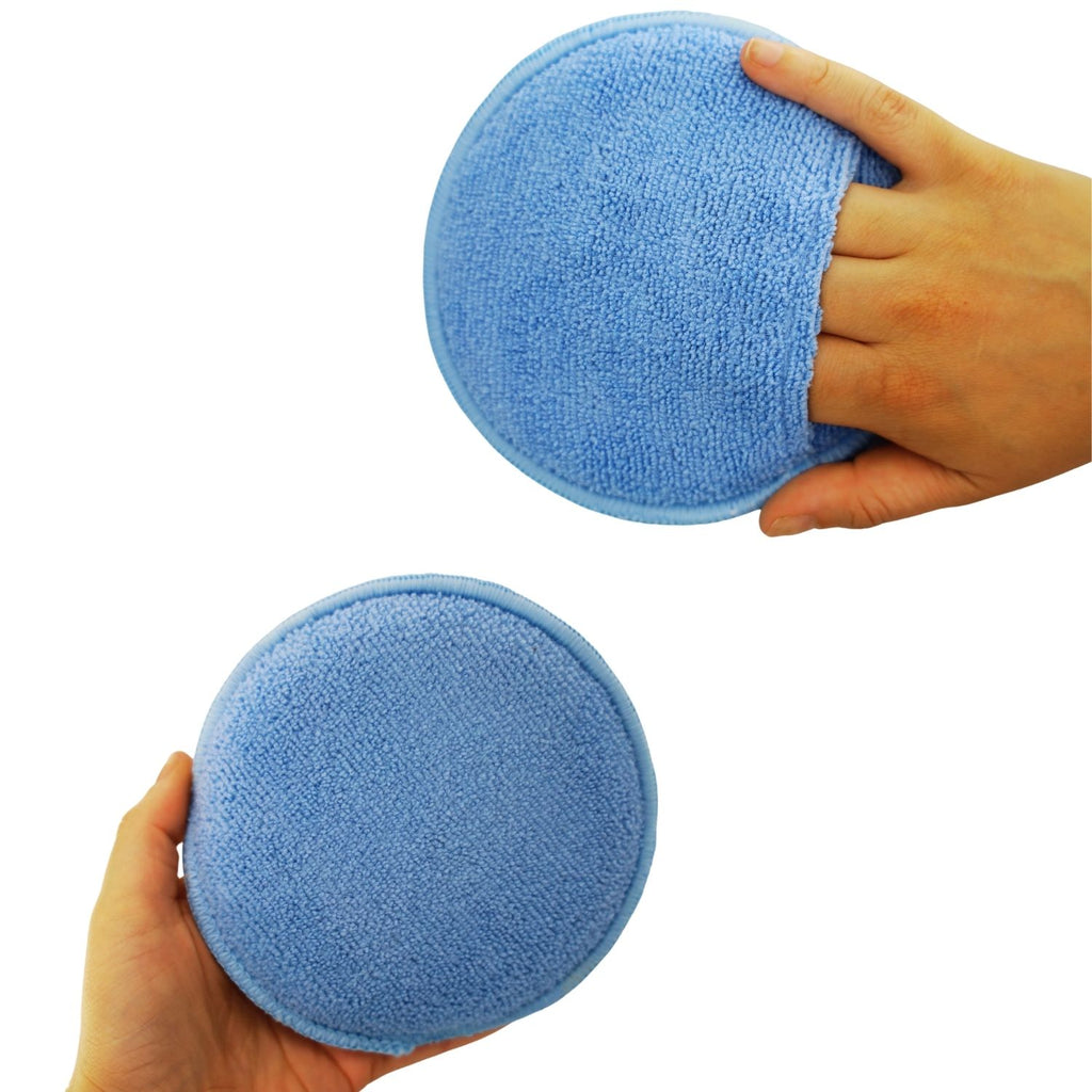 Round Pocket Microfiber Applicator Blue - with hand right